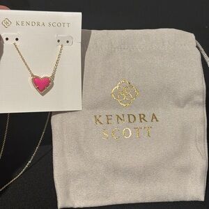 Kendra Scott Ari Heart Gold Pendant Necklace in Neon Pink Magnesite NEW